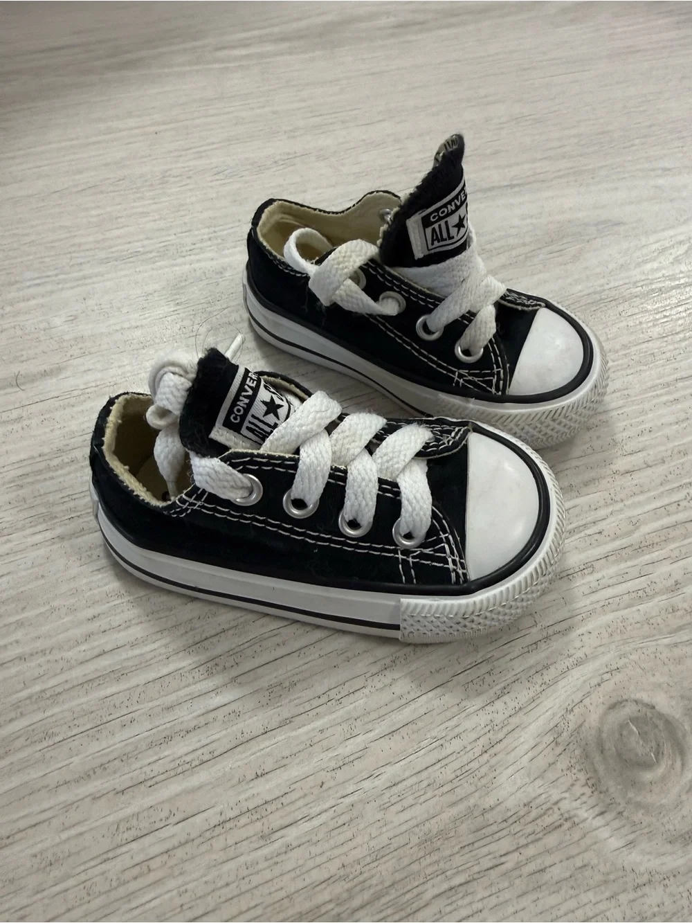 Converse infant Black and White Low Top Sneakers
